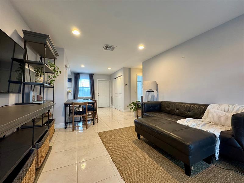 Image 5 of 26 For 2801 33rd Ct  206