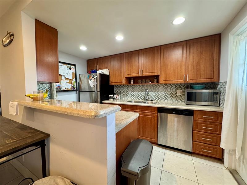Image 7 of 26 For 2801 33rd Ct  206