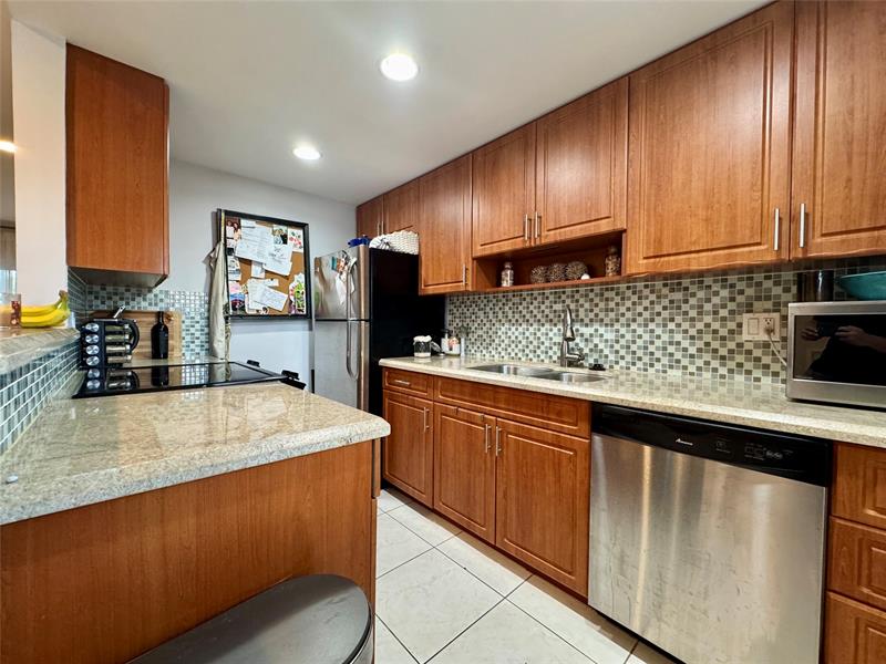 Image 8 of 26 For 2801 33rd Ct  206
