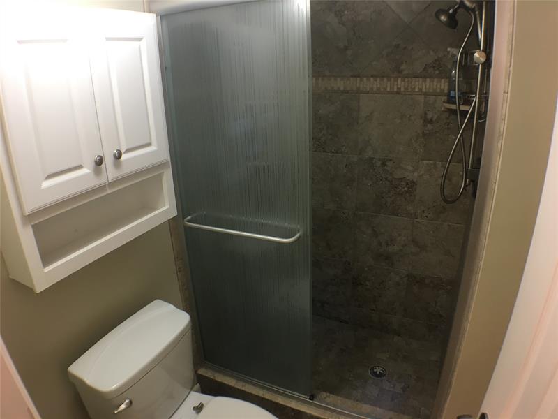 Image 22 of 42 For 1905 15th St  9
