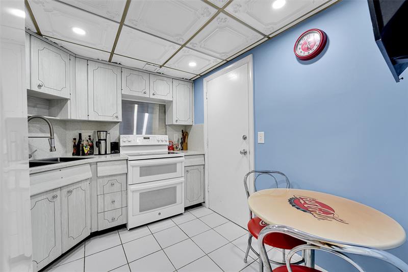 Image 12 of 52 For 133 Pompano Beach Blvd  605
