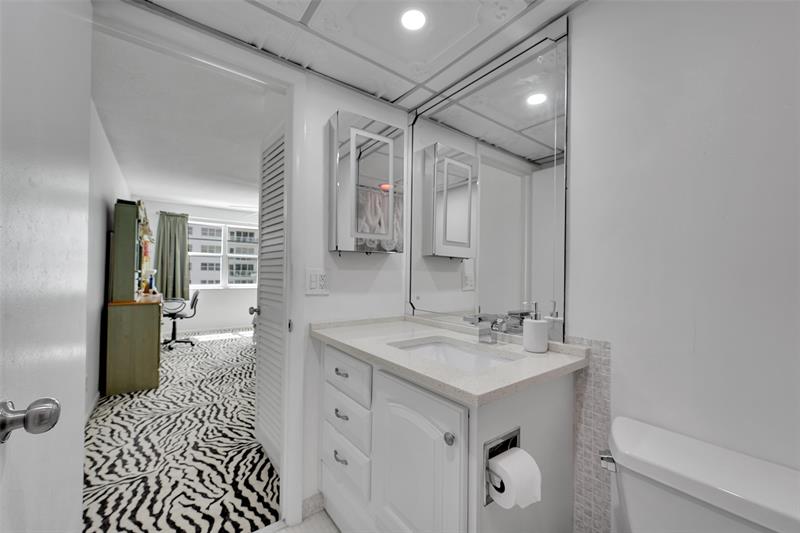 Image 22 of 52 For 133 Pompano Beach Blvd  605