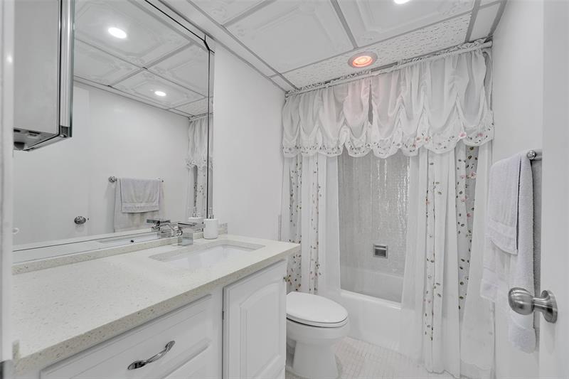 Image 25 of 52 For 133 Pompano Beach Blvd  605