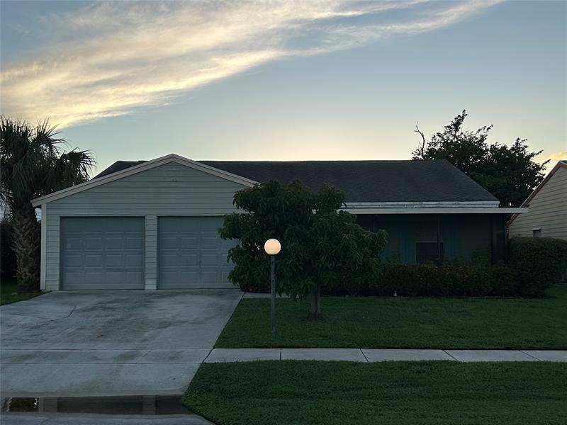 Image 3 of 17 For 5067 Canal Cir E