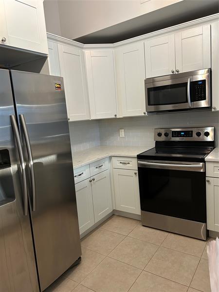 Image 6 of 17 For 5067 Canal Cir E