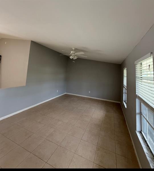 Image 7 of 17 For 5067 Canal Cir E
