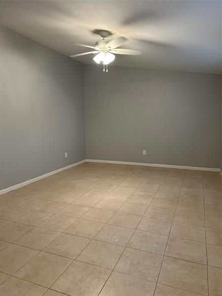 Image 9 of 17 For 5067 Canal Cir E