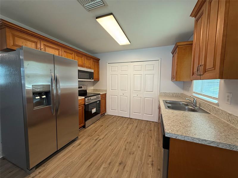 Image 3 of 17 For 622 Orchard Park Dr