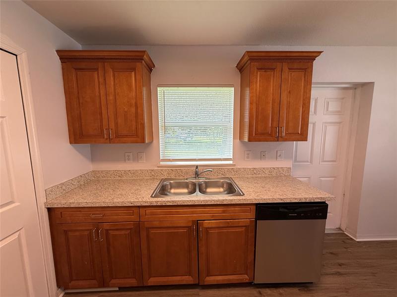 Image 6 of 17 For 622 Orchard Park Dr