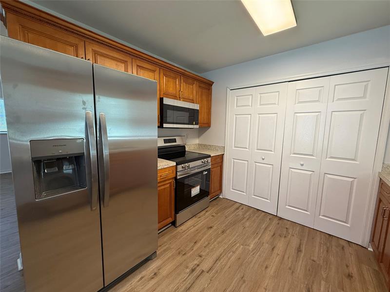 Image 7 of 17 For 622 Orchard Park Dr