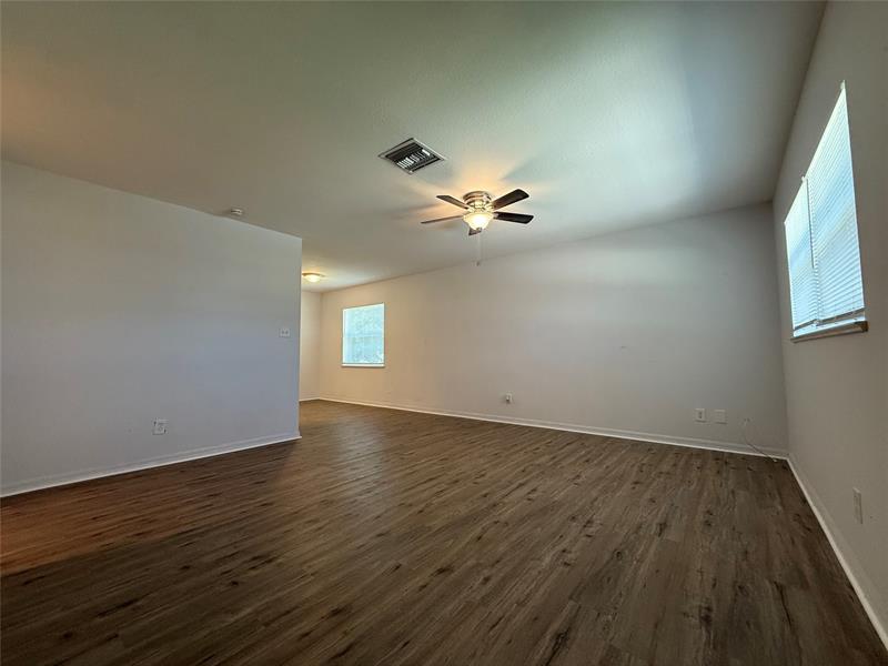 Image 8 of 17 For 622 Orchard Park Dr