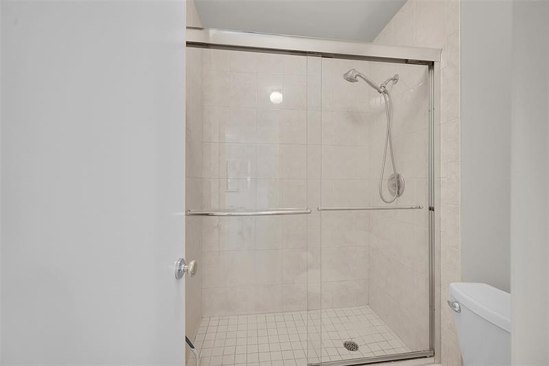Image 22 of 44 For 8 Camden Ln  