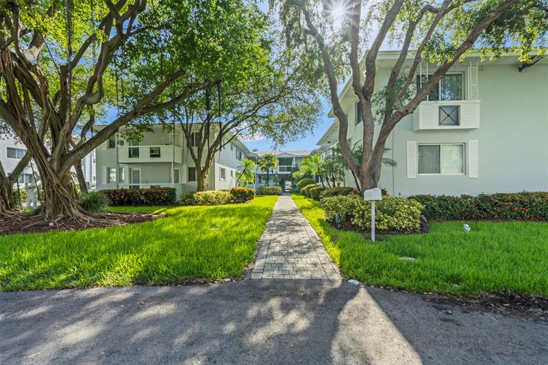 Image 14 of 16 For 9930 Collins Ave  3
