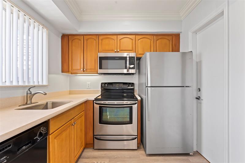 Image 4 of 16 For 9930 Collins Ave  3