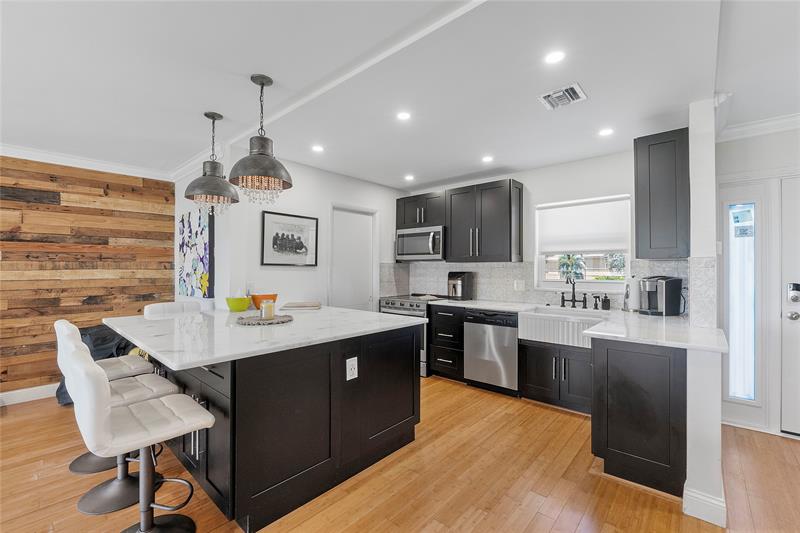 Image 13 of 66 For 2701 Ocean Blvd  15