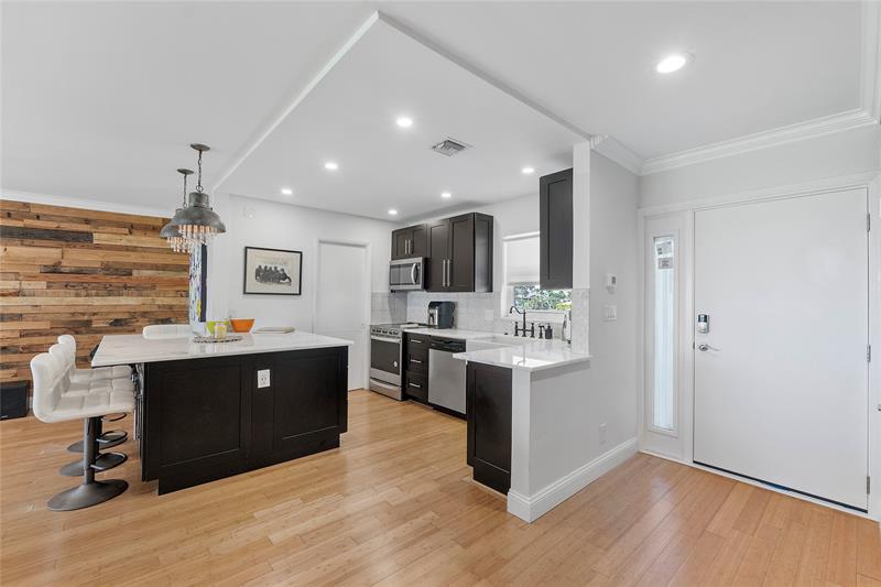 Image 16 of 66 For 2701 Ocean Blvd  15