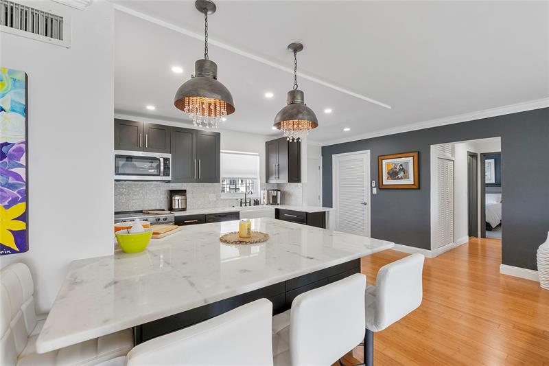 Image 21 of 66 For 2701 Ocean Blvd  15