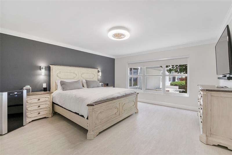 Image 24 of 66 For 2701 Ocean Blvd  15