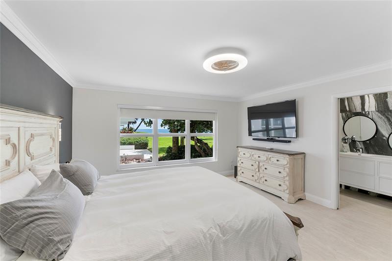 Image 25 of 66 For 2701 Ocean Blvd  15