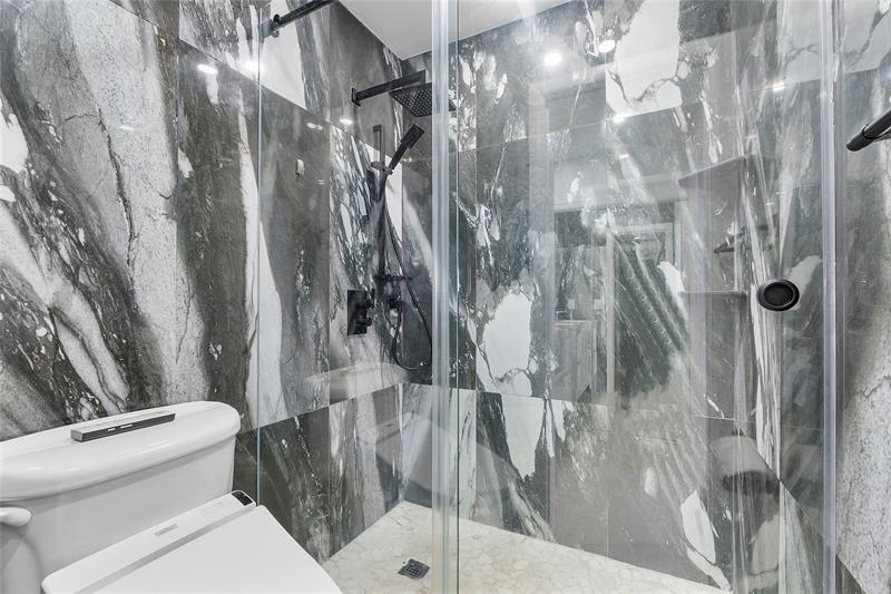 Image 30 of 66 For 2701 Ocean Blvd  15