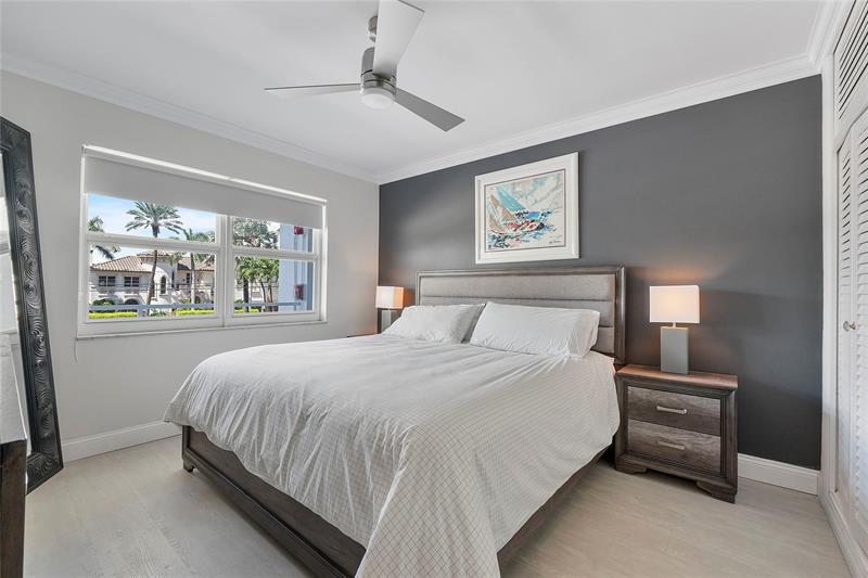 Image 31 of 66 For 2701 Ocean Blvd  15