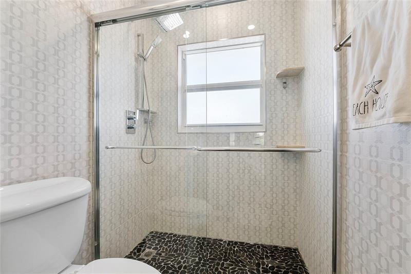 Image 53 of 66 For 2701 Ocean Blvd  15