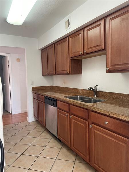 Image 12 of 25 For 799 Riverside Dr  1023