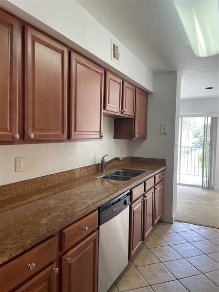 Image 14 of 25 For 799 Riverside Dr  1023