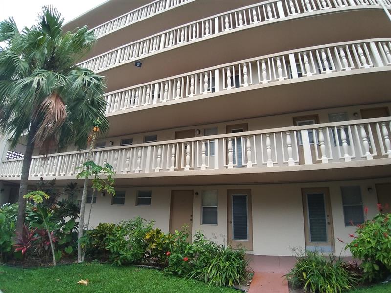 Image 15 of 20 For 4700 Washington St  108