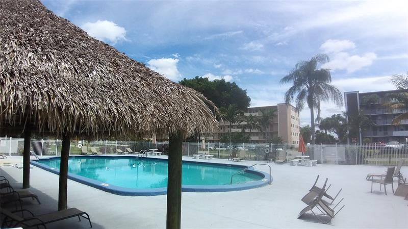 Image 16 of 20 For 4700 Washington St  108