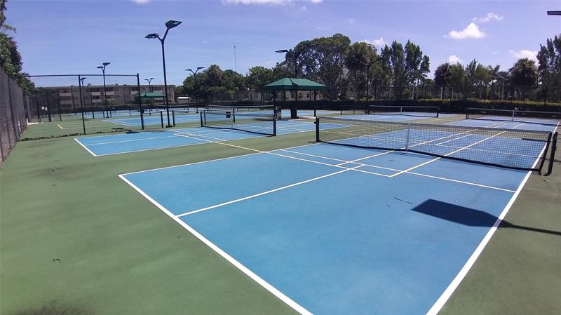 Image 17 of 20 For 4700 Washington St  108