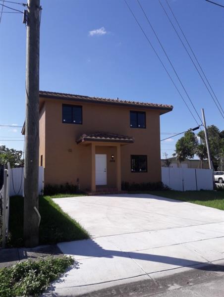 Details for 2496 5th Way, Hialeah, FL 33010