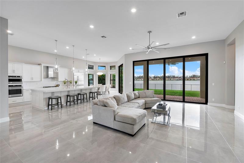 Image 12 of 82 For 9025 Parkland Bay Dr