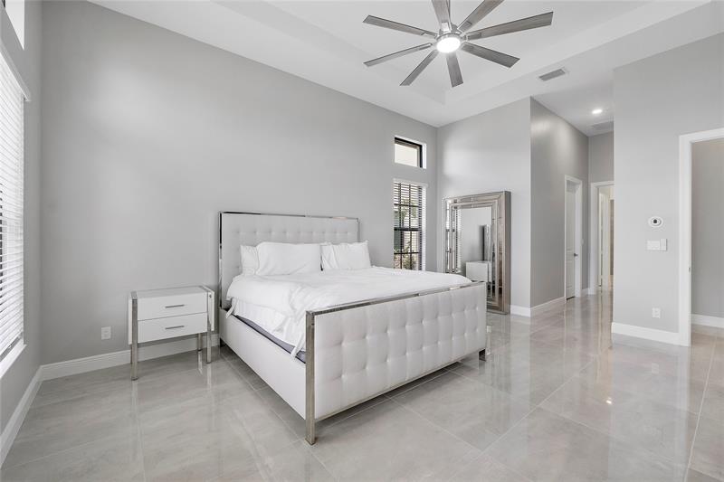 Image 24 of 82 For 9025 Parkland Bay Dr