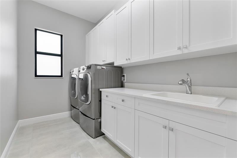 Image 34 of 82 For 9025 Parkland Bay Dr