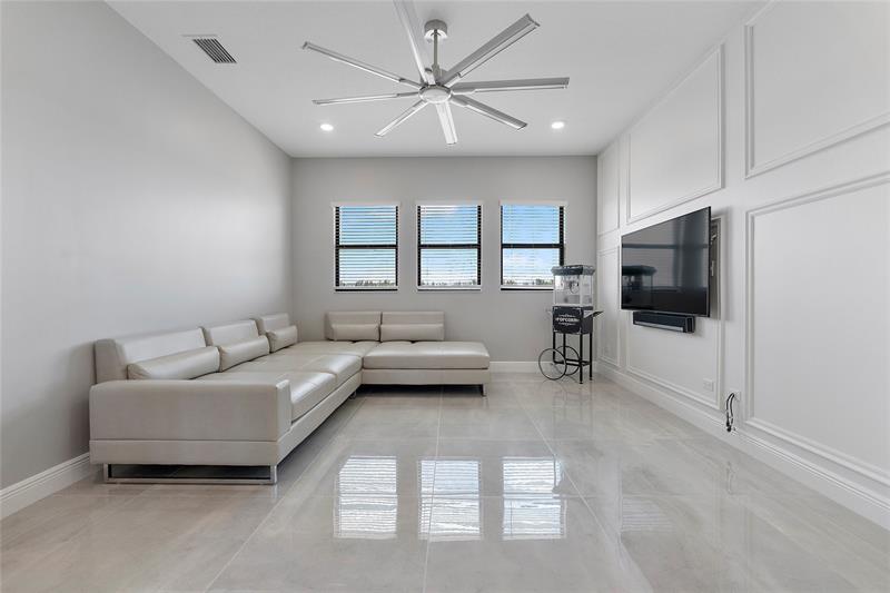 Image 37 of 82 For 9025 Parkland Bay Dr