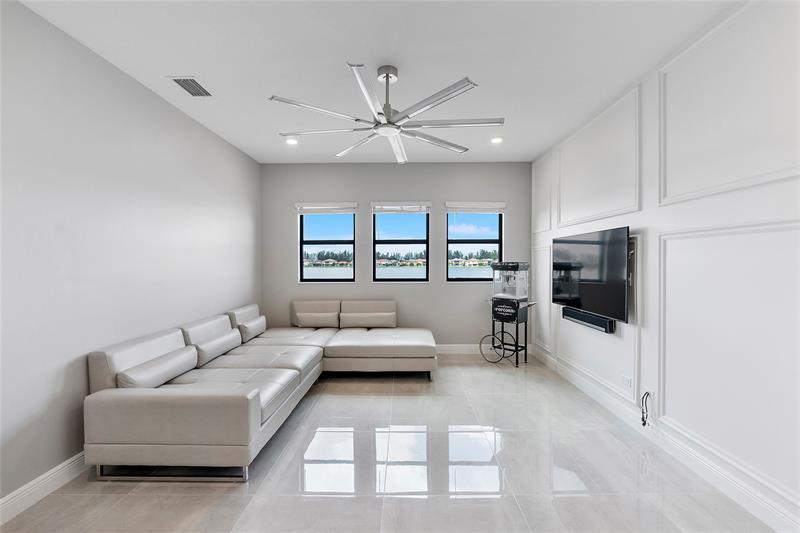 Image 41 of 82 For 9025 Parkland Bay Dr