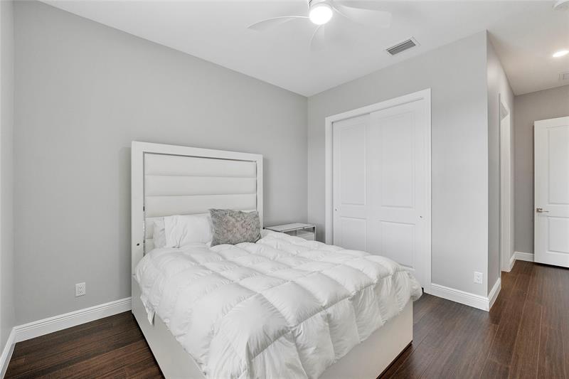 Image 44 of 82 For 9025 Parkland Bay Dr