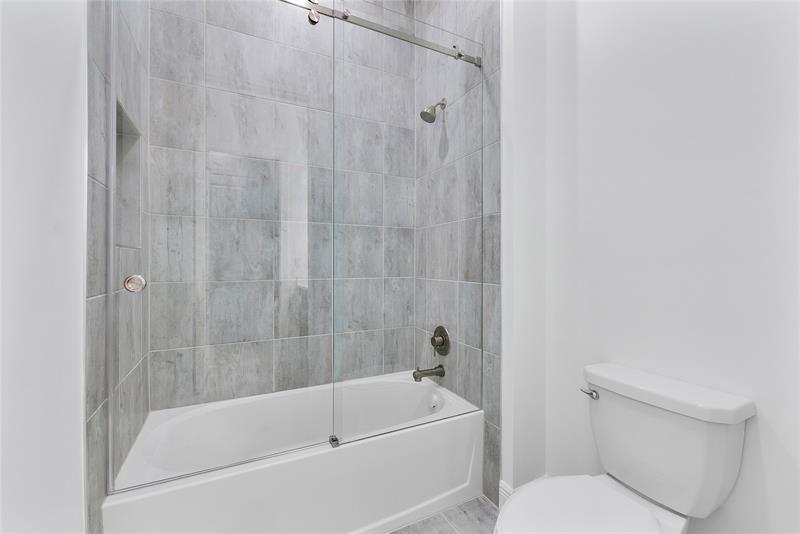 Image 50 of 82 For 9025 Parkland Bay Dr