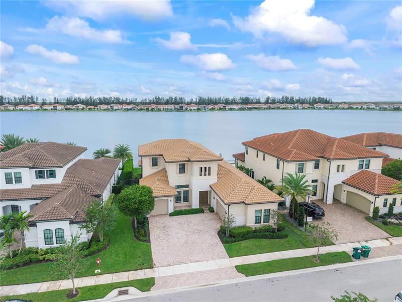 Image 59 of 82 For 9025 Parkland Bay Dr