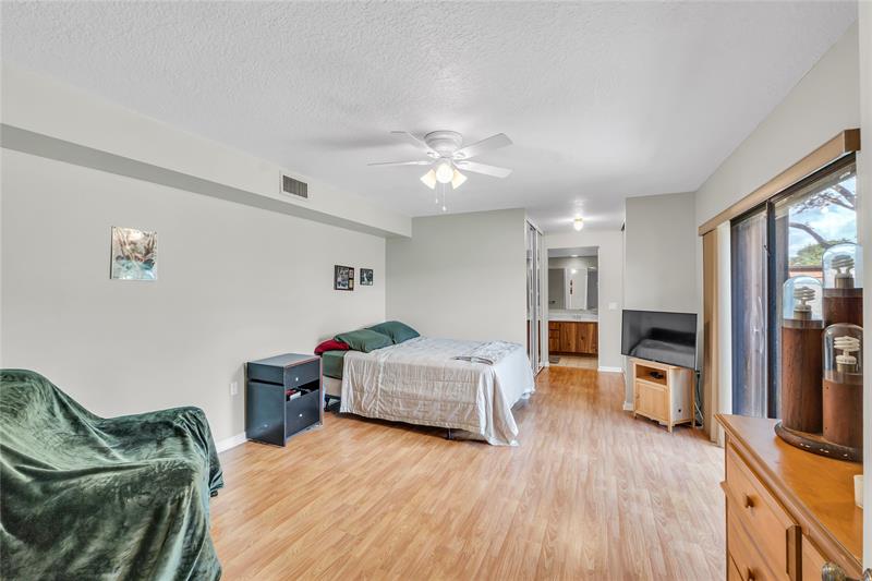 Image 17 of 31 For 9104 Sw 19 Place  A