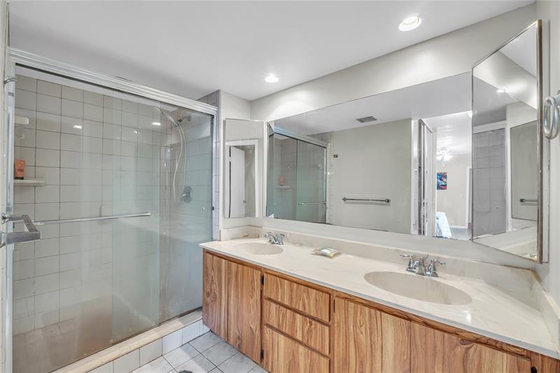 Image 22 of 31 For 9104 Sw 19 Place  A