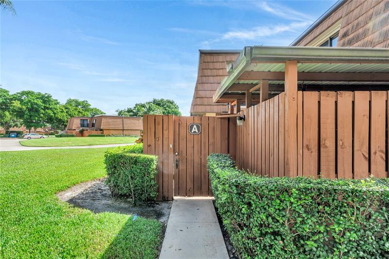 Image 28 of 31 For 9104 Sw 19 Place  A