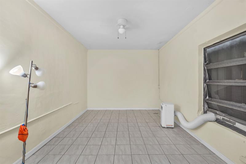 Image 18 of 20 For 2221 67th Ave