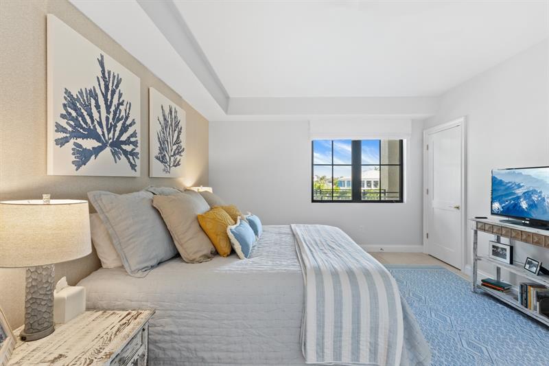 Image 11 of 53 For 1532 12th St  302
