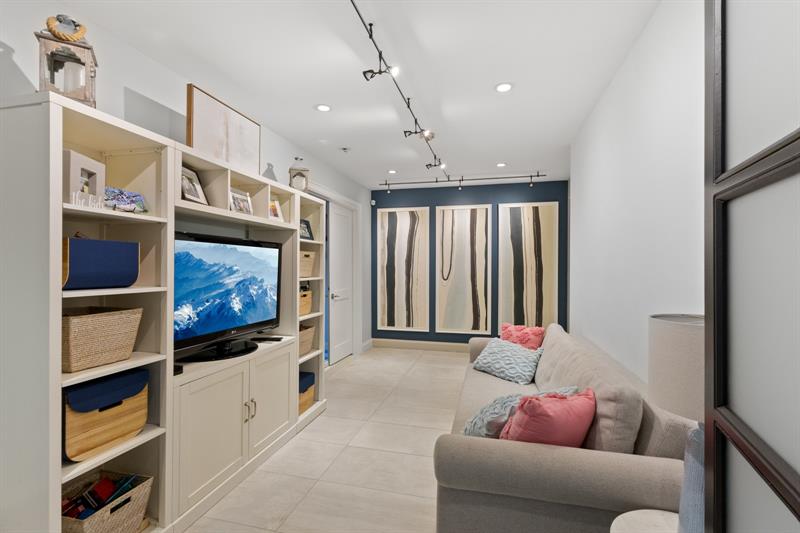 Image 33 of 53 For 1532 12th St  302