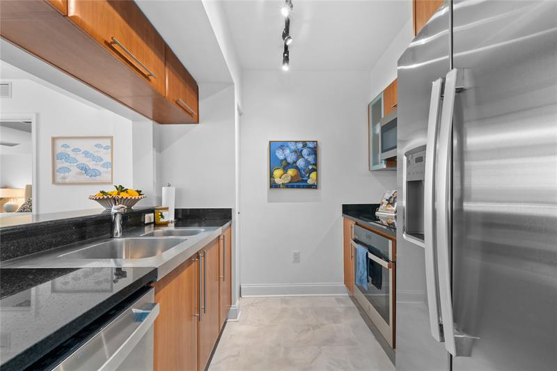 Image 10 of 50 For 610 Las Olas Blvd  721n
