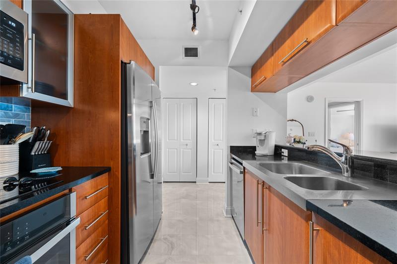 Image 11 of 50 For 610 Las Olas Blvd  721n