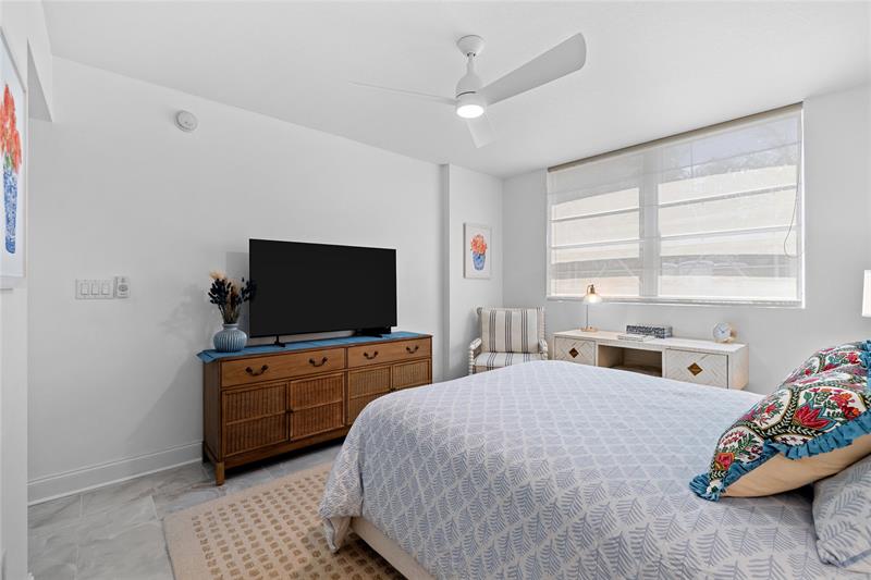 Image 16 of 50 For 610 Las Olas Blvd  721n