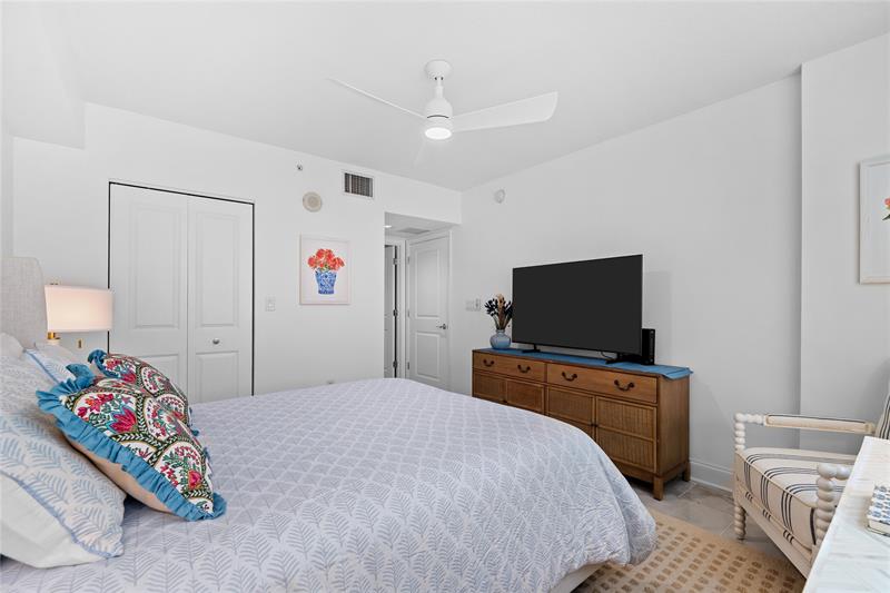Image 17 of 50 For 610 Las Olas Blvd  721n
